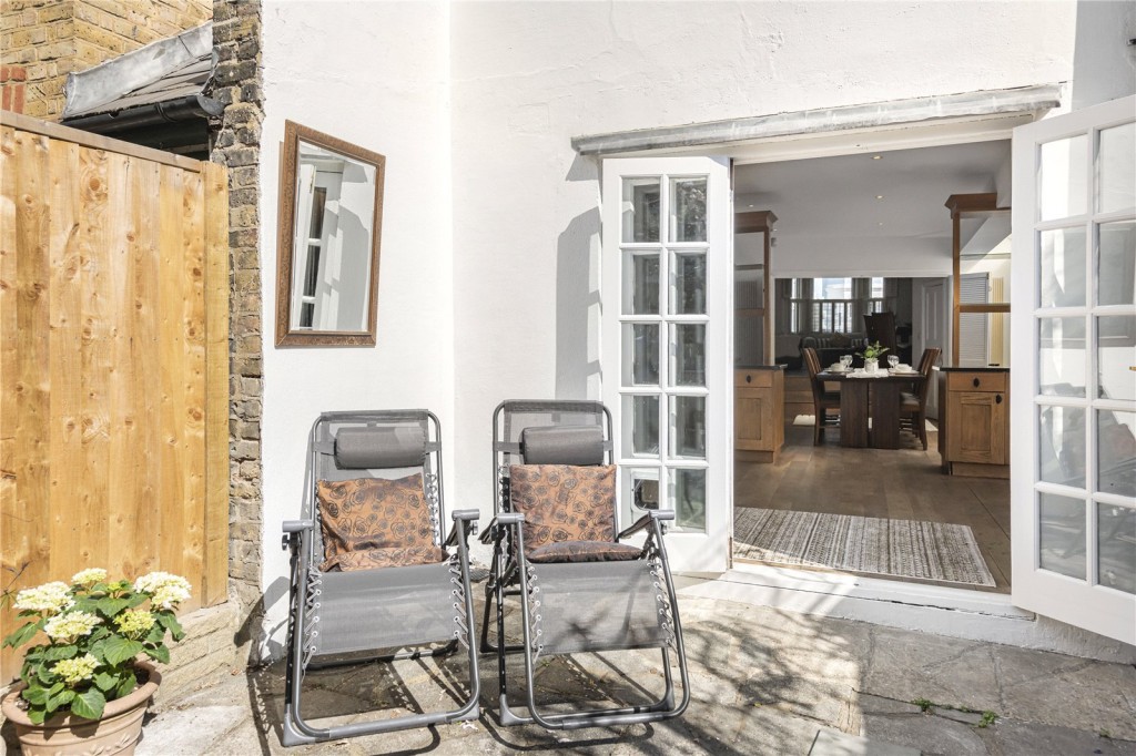 Images for Fulham EAID:4101633374 BID:FLS