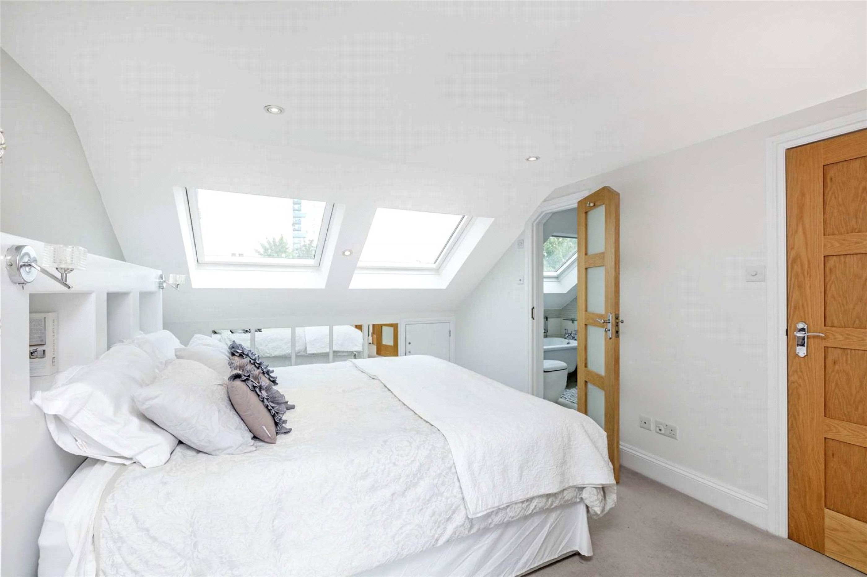 Images for Fulham EAID:4101633374 BID:FLS