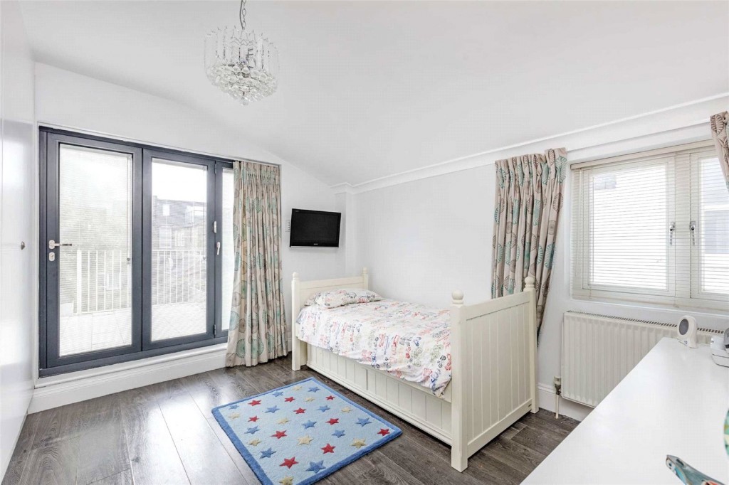 Images for Fulham EAID:4101633374 BID:FLS