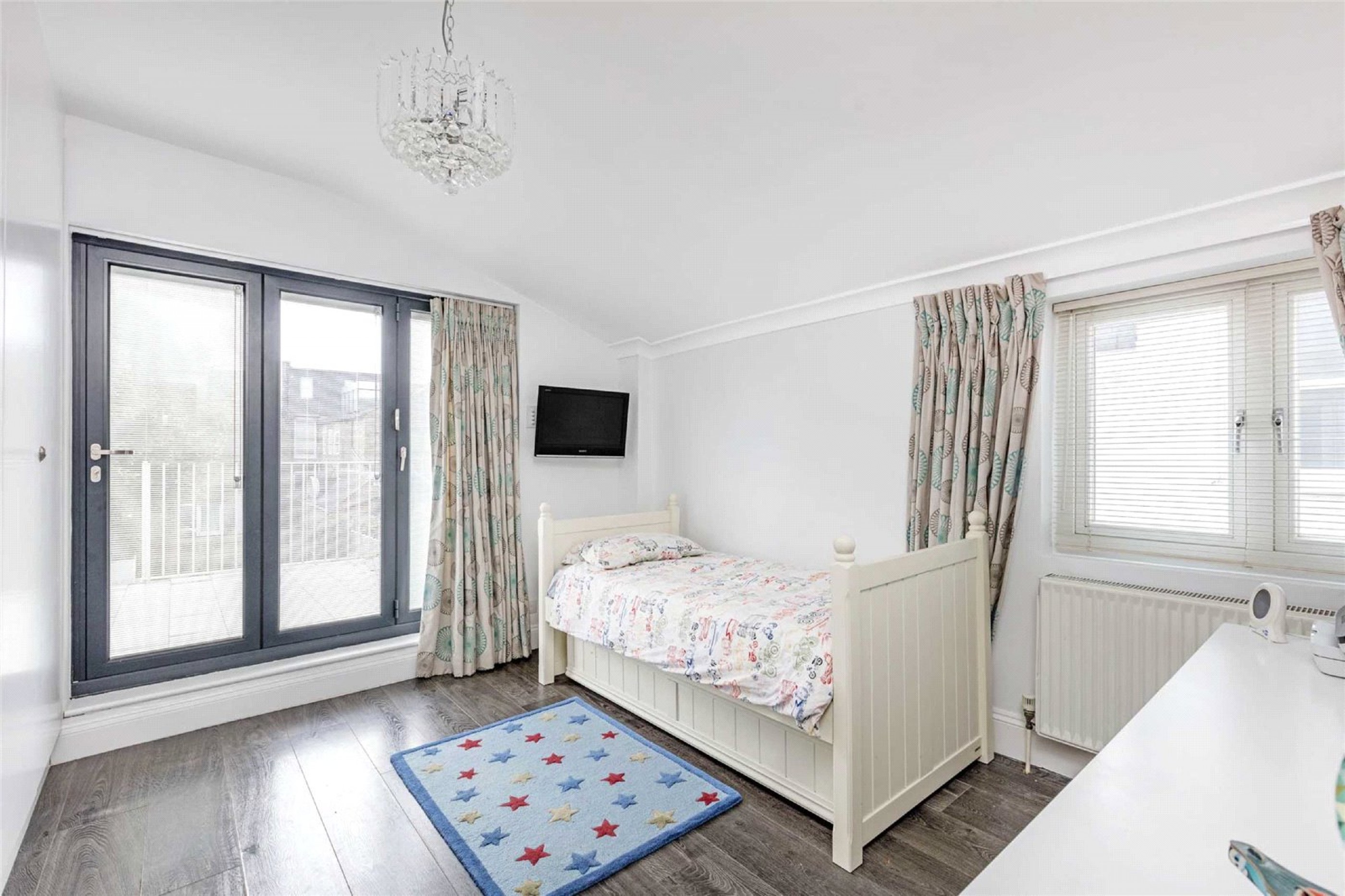 Images for Fulham EAID:4101633374 BID:FLS