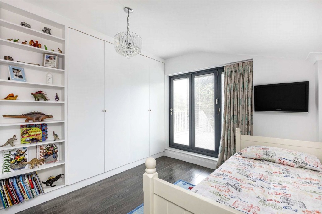 Images for Fulham EAID:4101633374 BID:FLS