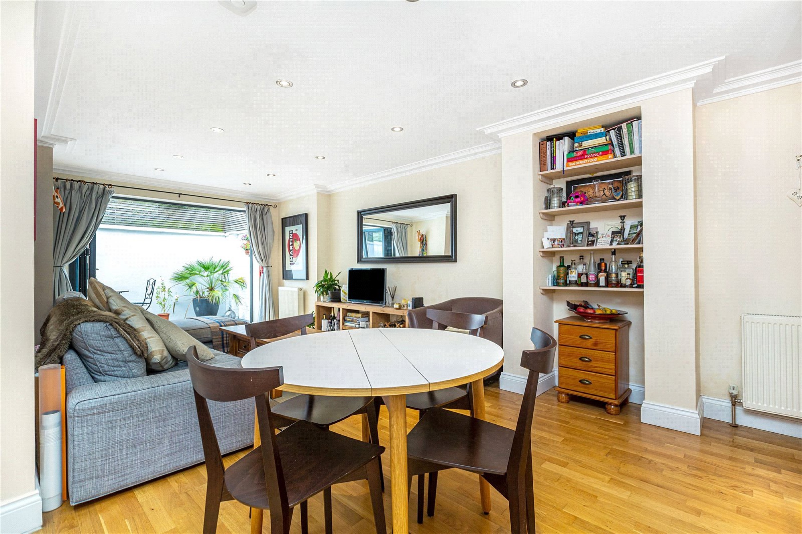 Images for Fulham EAID:4101633374 BID:FLS