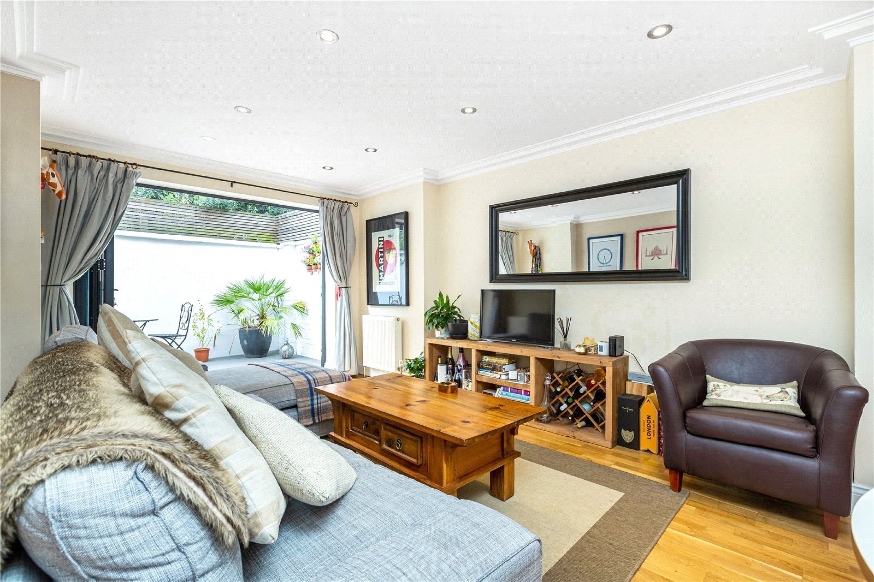 Images for Fulham EAID:4101633374 BID:FLS