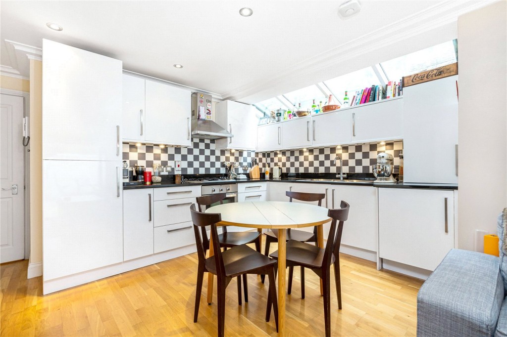 Images for Fulham EAID:4101633374 BID:FLS