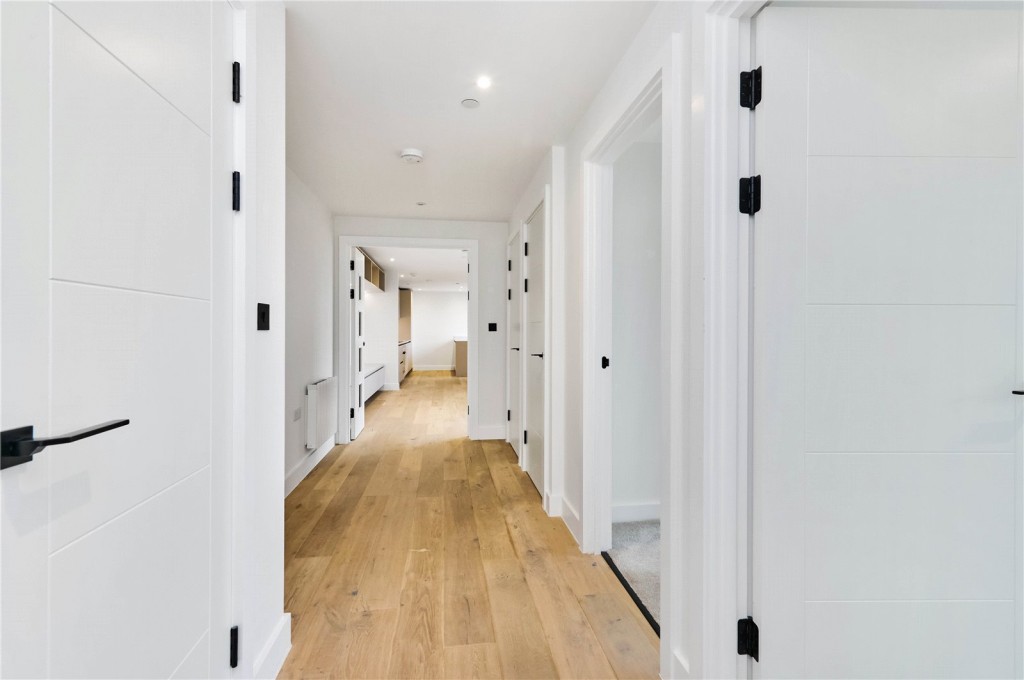 Images for London EAID:4101633374 BID:BLM