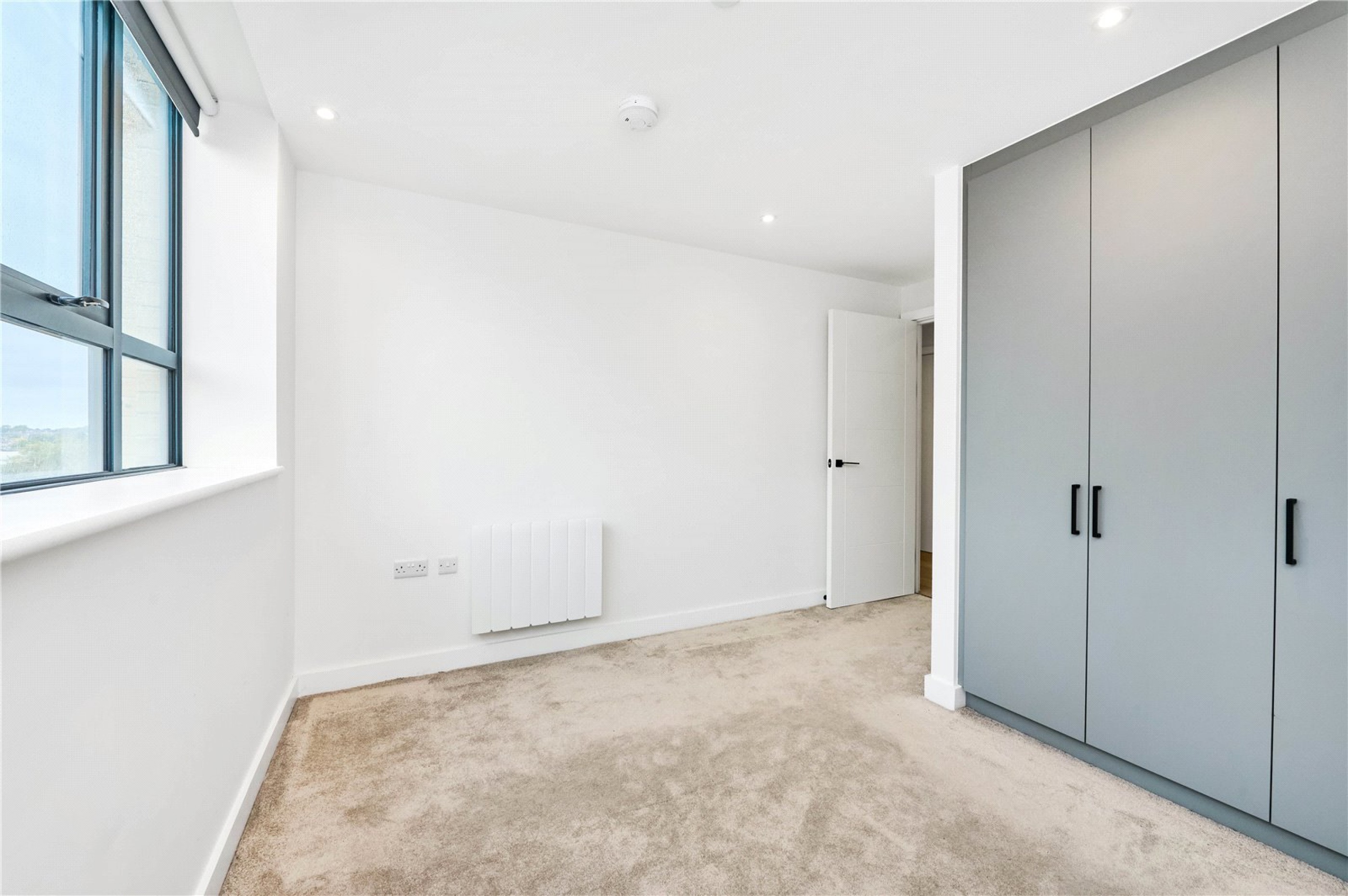 Images for London EAID:4101633374 BID:BLM