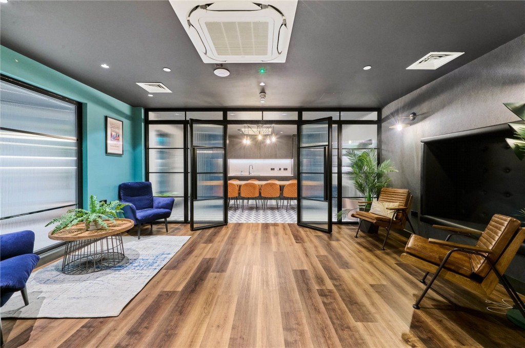 Images for London EAID:4101633374 BID:BLM