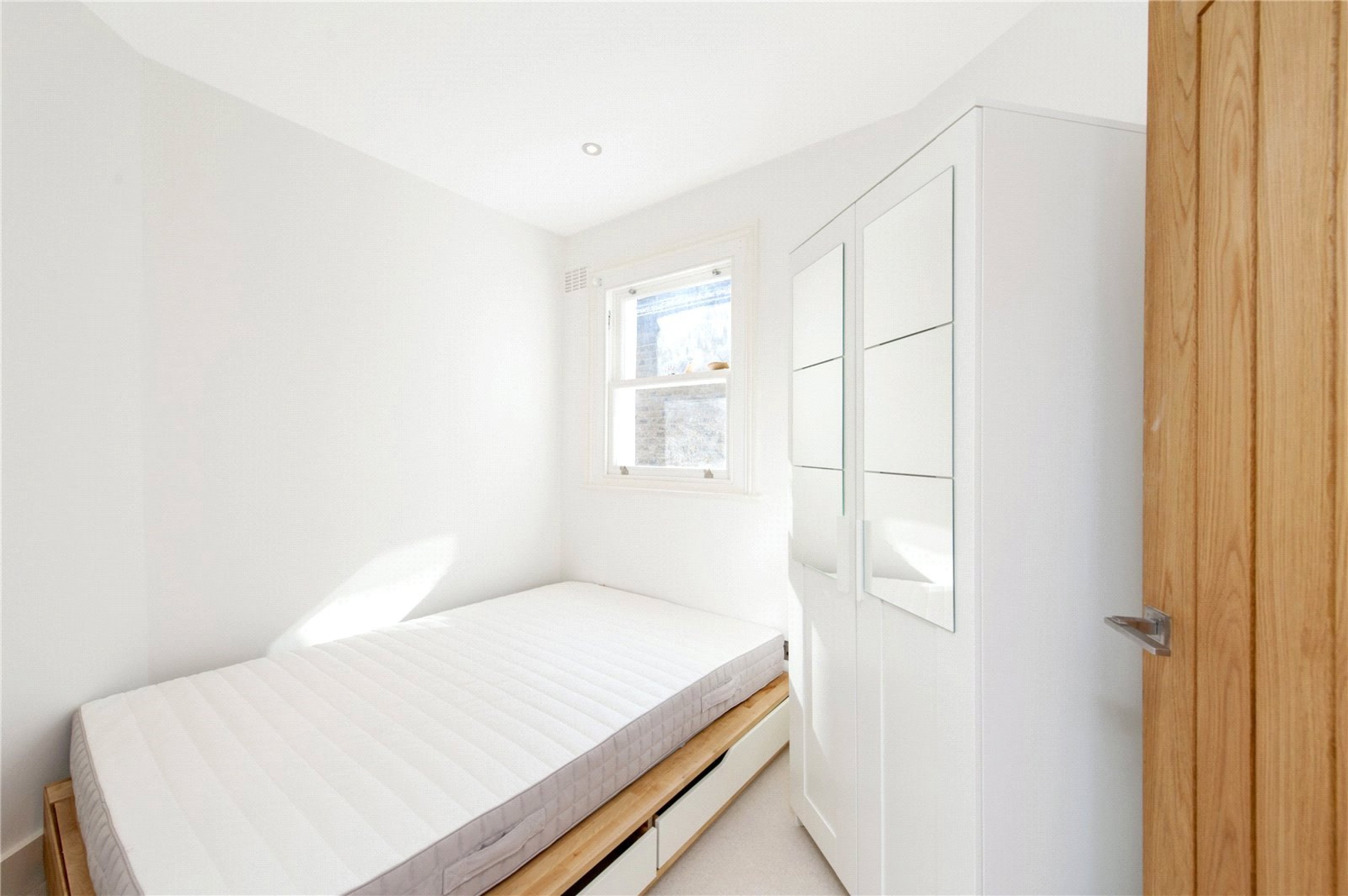 Images for Fulham EAID:4101633374 BID:FLS