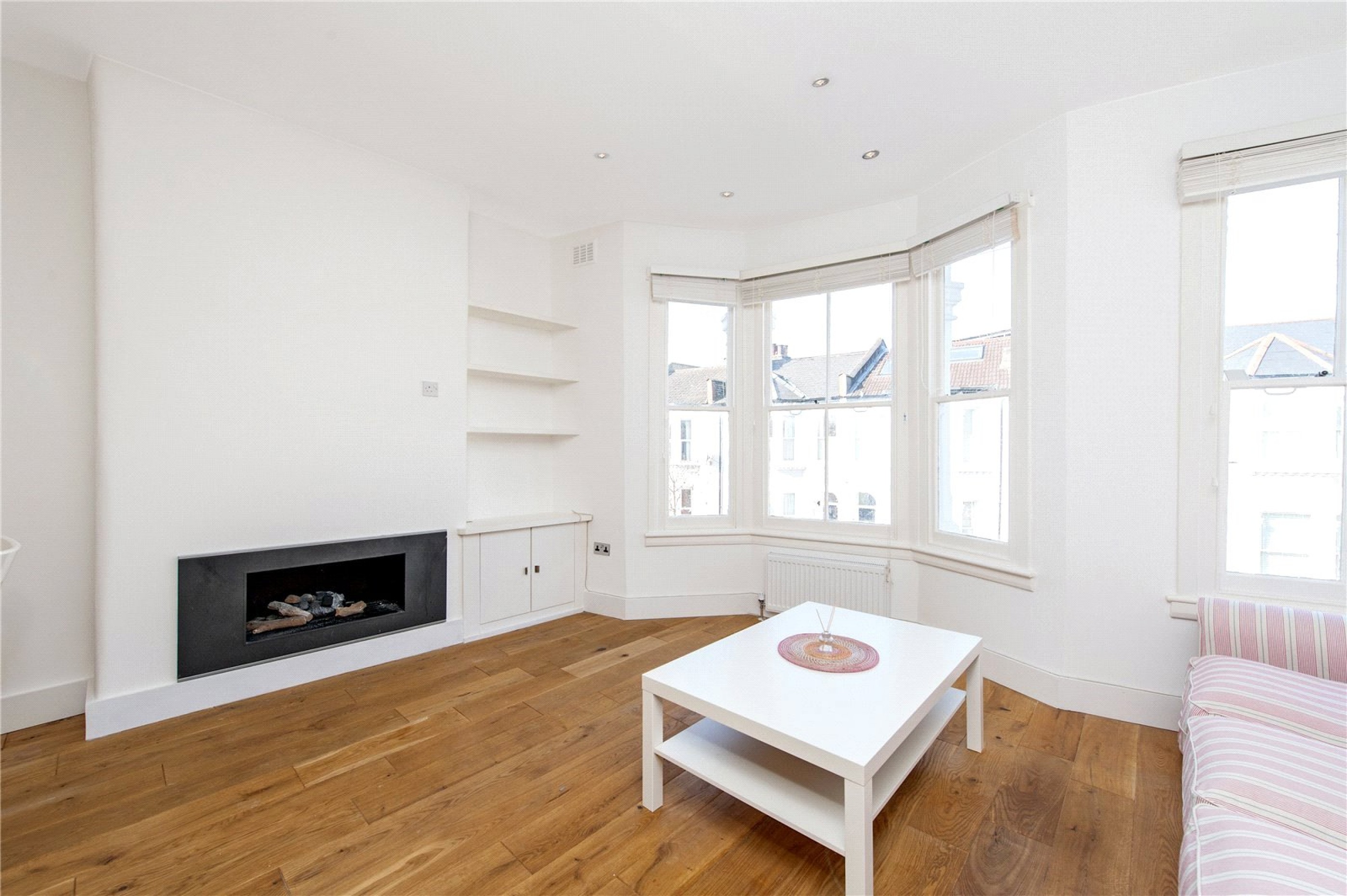 Images for Fulham EAID:4101633374 BID:FLS