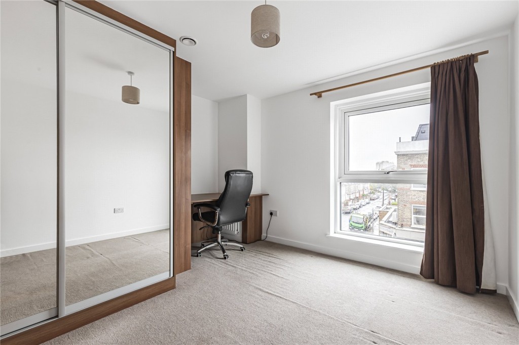 Images for London EAID:4101633374 BID:BLM