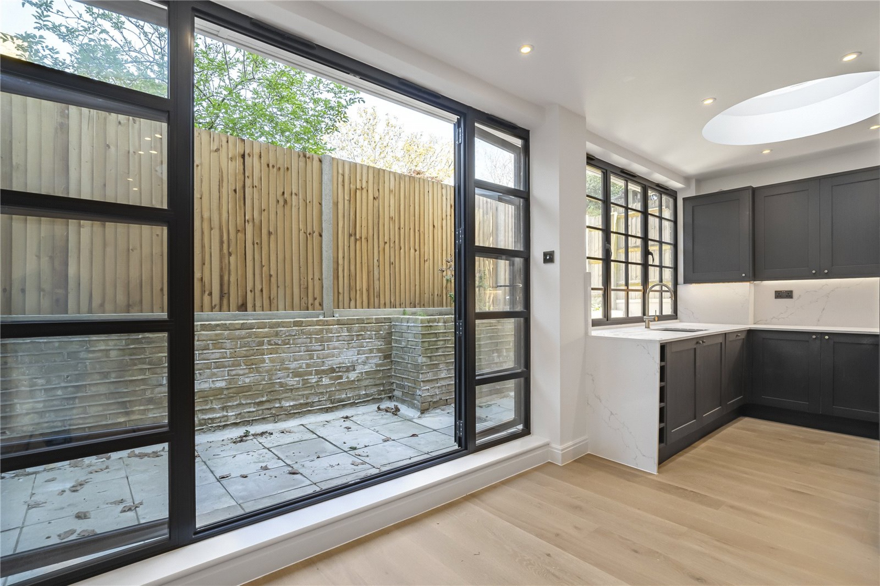 Images for London EAID:163099177 BID:FLS