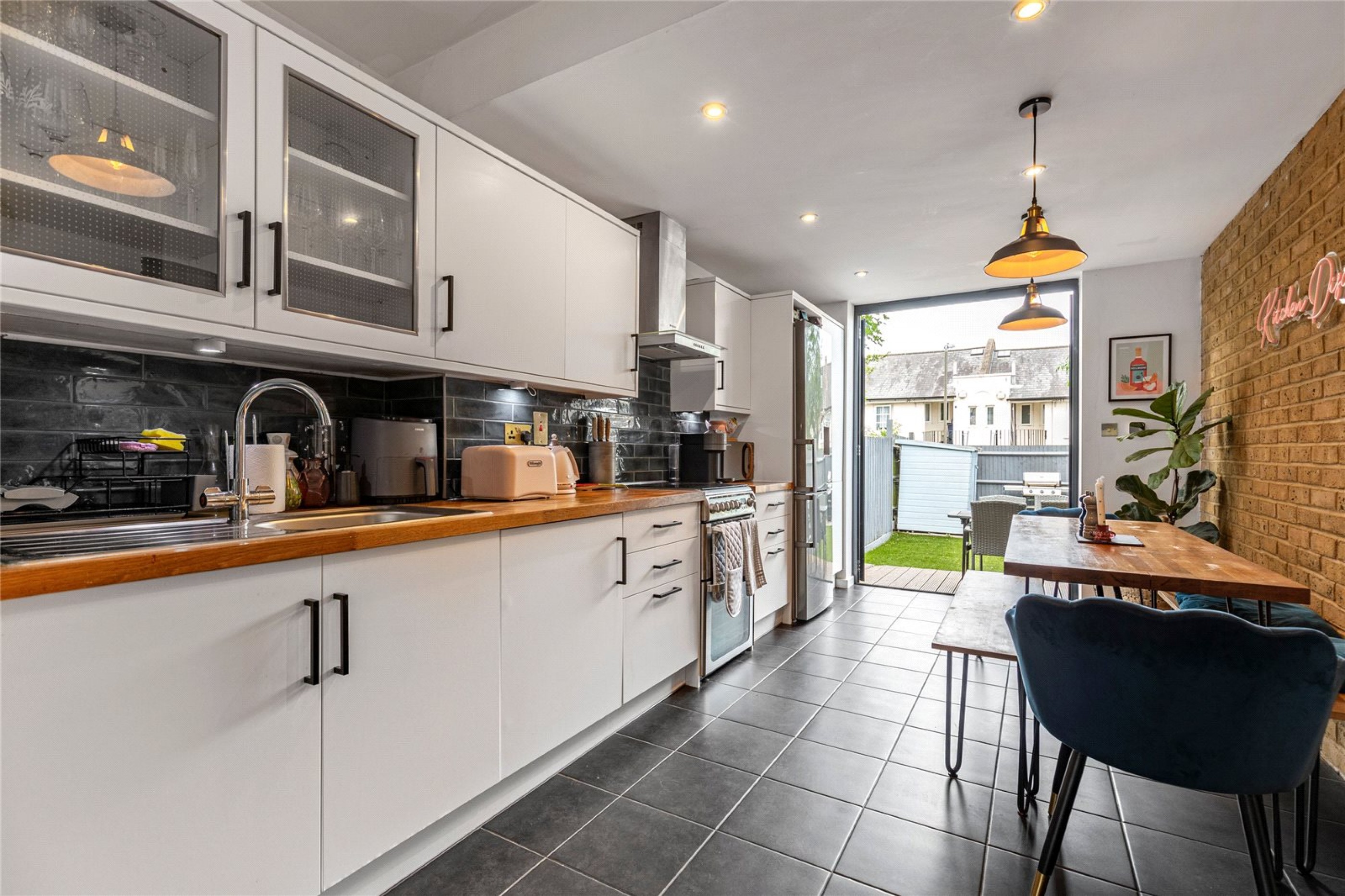 Images for Tooting Broadway EAID:163099177 BID:FRD