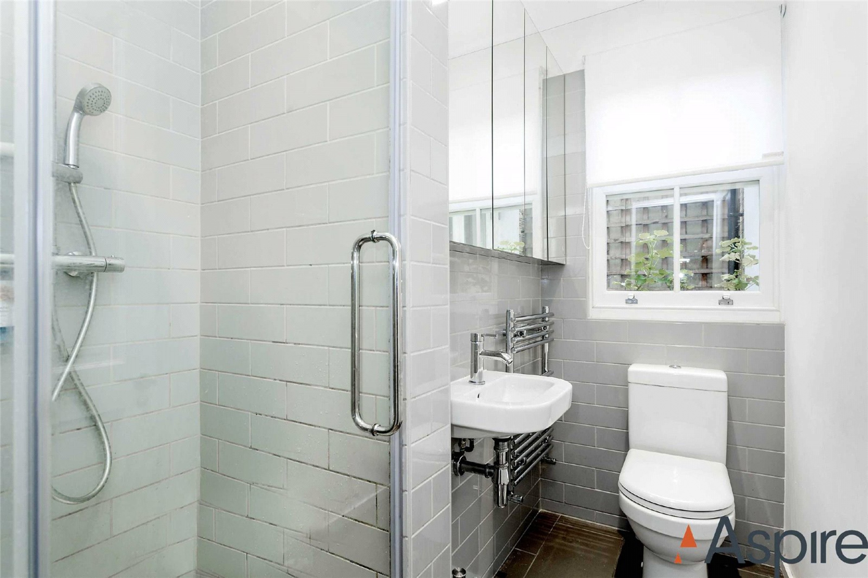 Images for London EAID:4101633374 BID:BLM