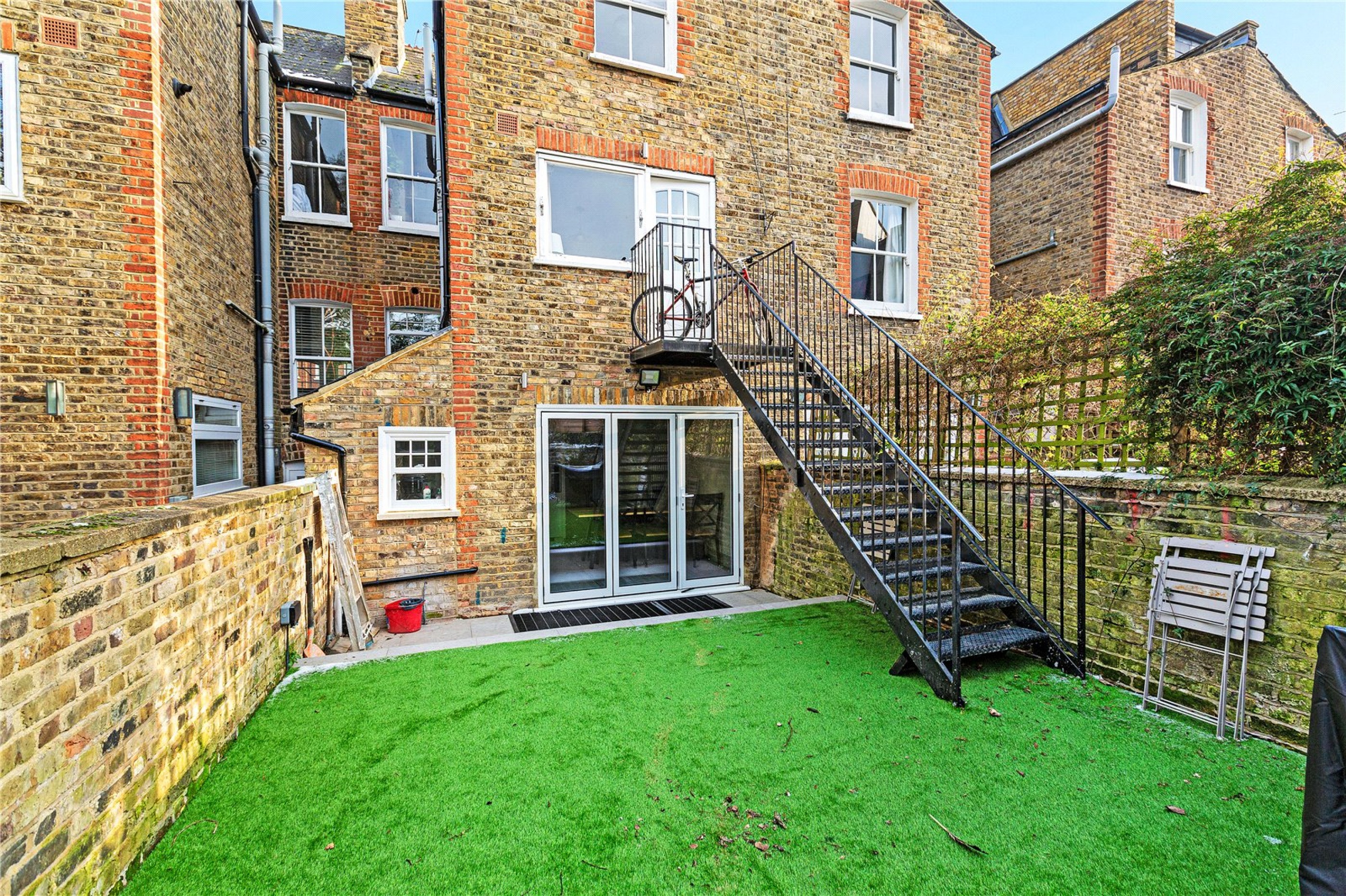 Images for Fulham EAID:4101633374 BID:FLS